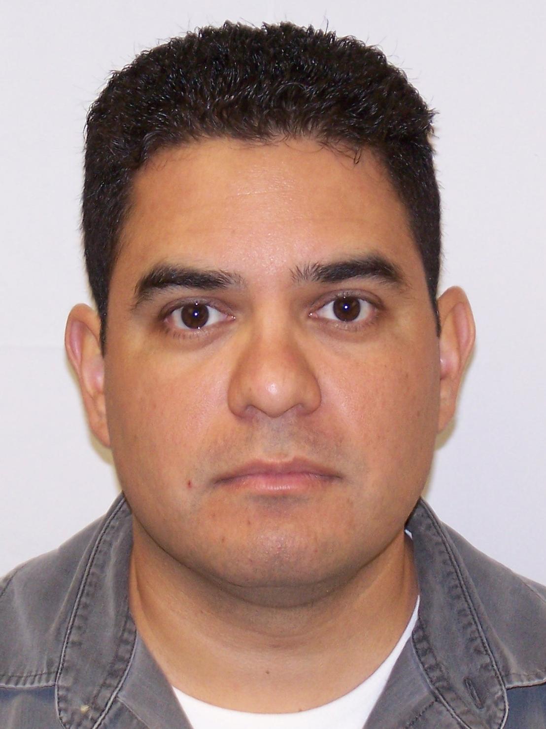 ROJAS MARIO, R - 32125.jpg